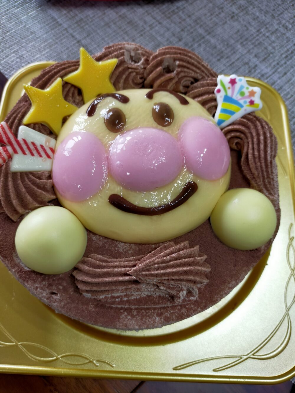 2歳誕生日に不二家アンパンマンケーキを買ってみた感想！予約方法/値段/何歳から食べられる？などの情報も まるこブログ